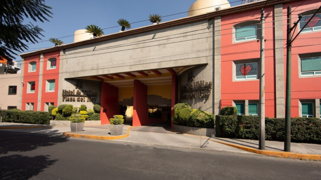Entrada de un autohotel, también conocido como motel